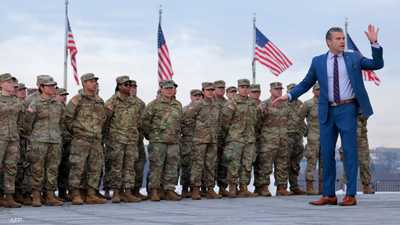 هيغسيث يلقي كلمة أمام مجموعة من الجنود الأميركيين