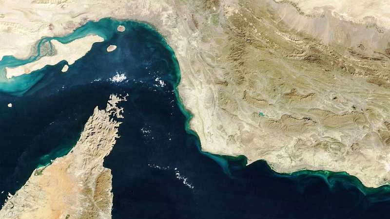 يحمل المضيق أهمية كبرى لتجارة النفط العالمية