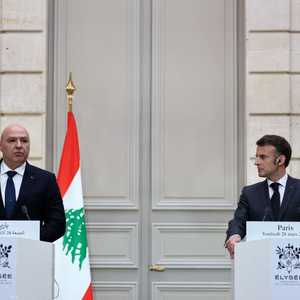 ماكرون (يمين الصورة) وجوزيف عون