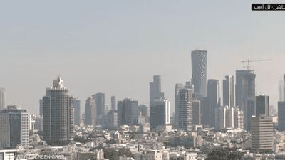 لحظة اعتراض رشقة صواريخ باليستية فوق تل أبيب