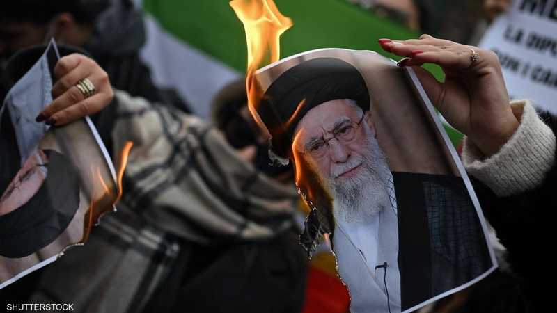 تناقض وصراع داخل هرم السلطة في إيران