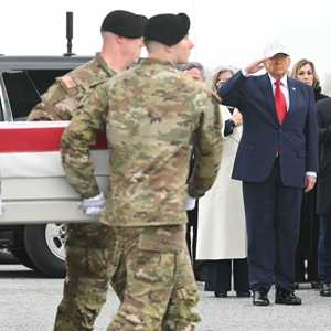 ترامب يحضر مراسم إعادة جثامين ستة جنود قتلوا في الشرق الأوسط