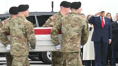 ترامب يستقبل جثامين جنود أميركيين قتلوا في العمليات ضد إيران