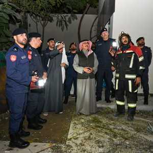 وزير الداخلية يتفقد المنازل المتضررة جراء القصف العشوائي