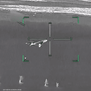 الدفاعات الجوية الإماراتية تدمّر مسيّرات إيرانية