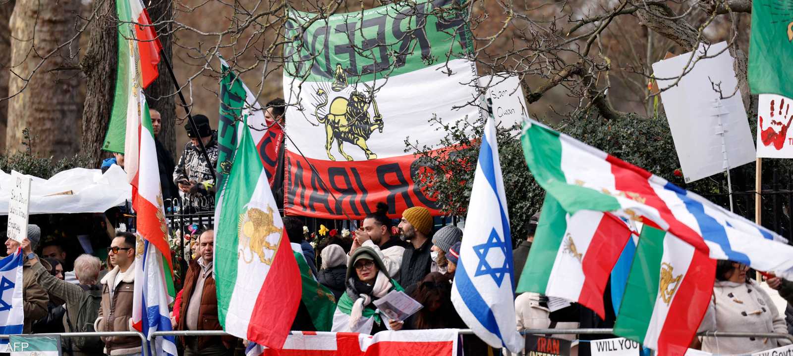 معارضون إيرانيون يتظاهرون أمام سفارة طهران في لندن