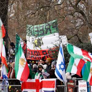 معارضون إيرانيون يتظاهرون أمام سفارة طهران في لندن