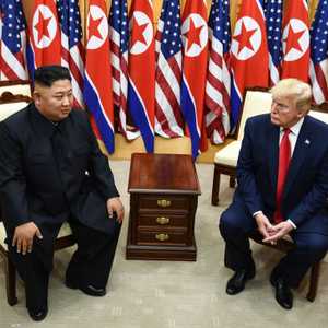 كيم جونغ أون (يسار الصورة) ودونالد ترامب