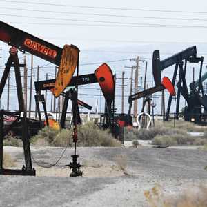 مضخات في حقل نفطي بولاية فلوريدا الأميركية_أرشيف