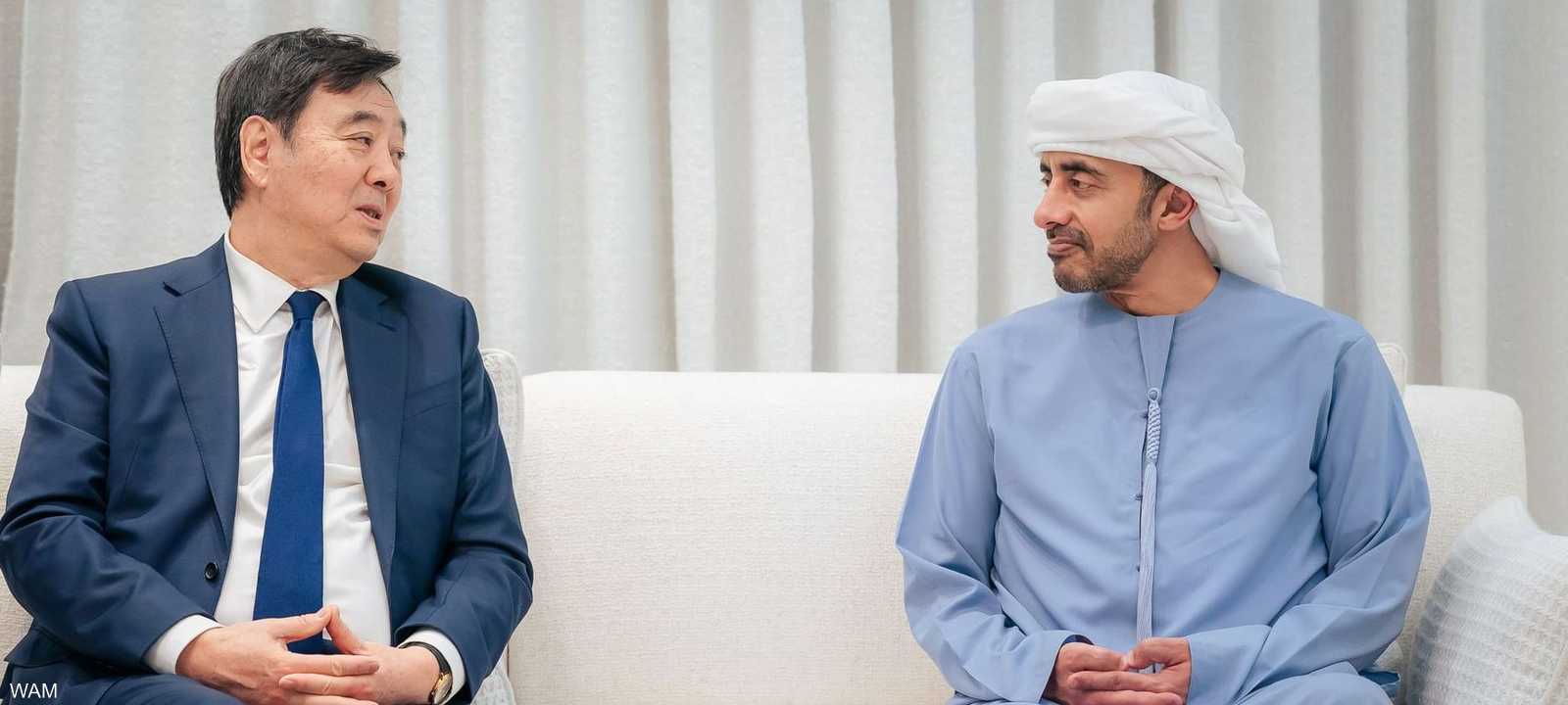 عبدالله بن زايد يلتقي المبعوث الخاص للحكومة الصينية