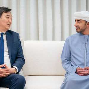 عبدالله بن زايد يلتقي المبعوث الخاص للحكومة الصينية