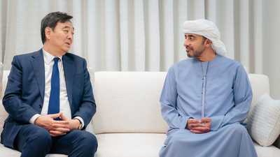 عبد الله بن زايد يبحث مع مبعوث الصين الاعتداءات الإيرانية