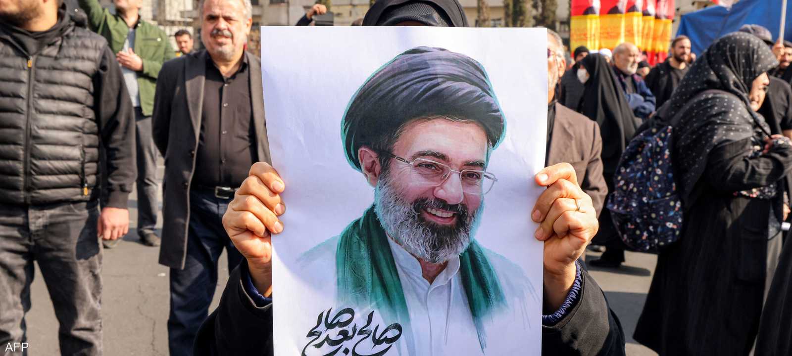 صورة لمجتبى بيد مناصري نظام الملالي