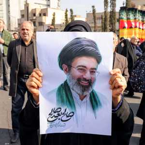 صورة لمجتبى بيد مناصري نظام الملالي