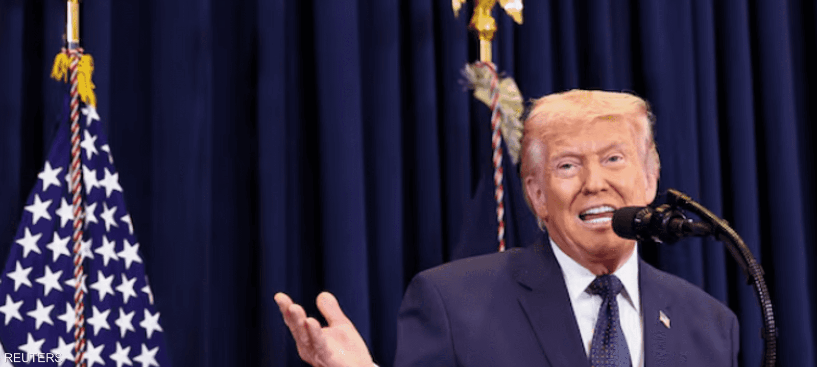 ترامب يتحدث خلال مؤتمر صحفي في ميامي يوم 9 مارس