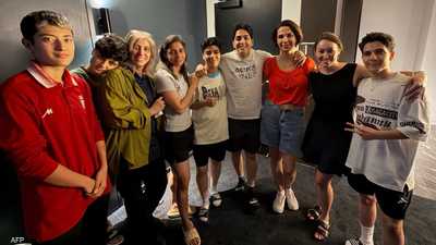 زهرة مشككار (الثالثة يسار) زهرة سربلي (يمين) منى حمودي (وسط)