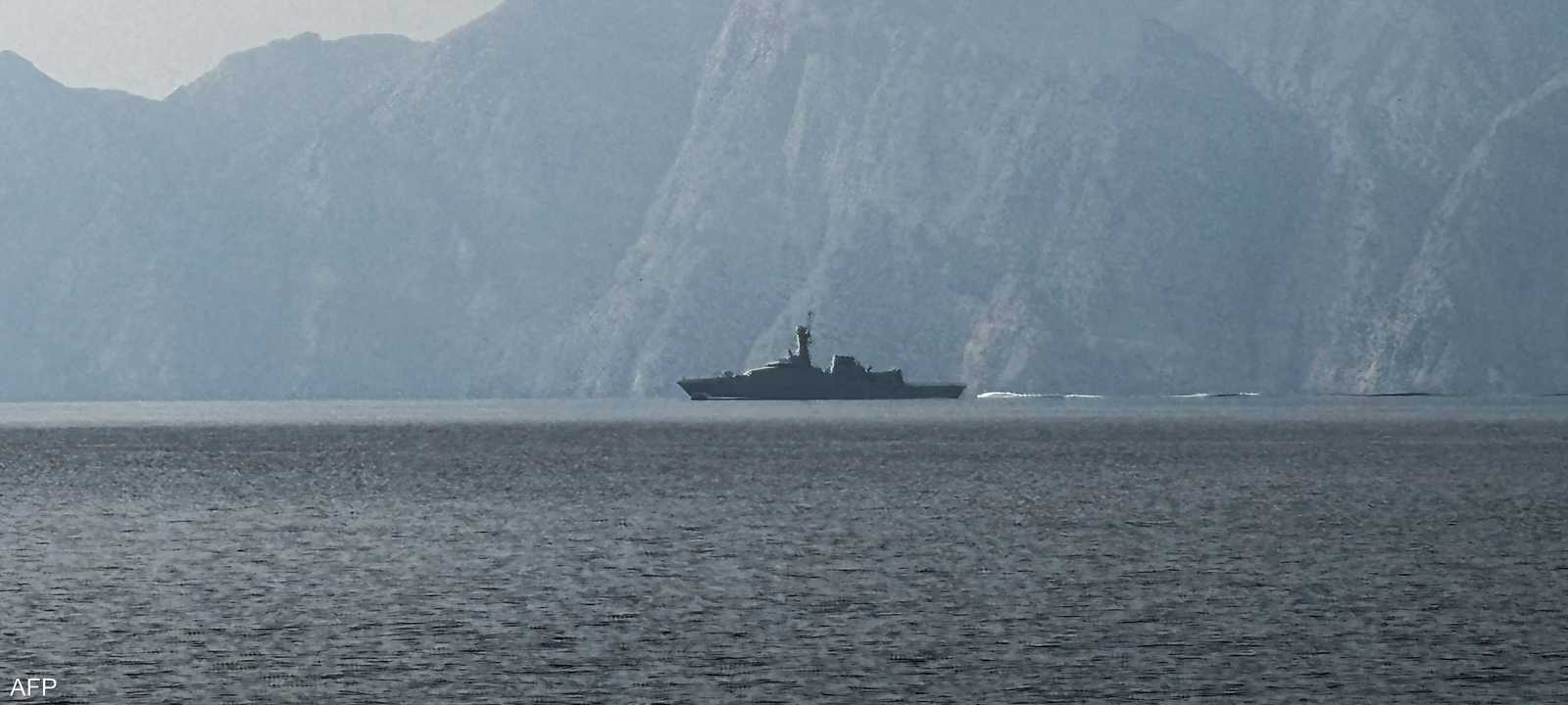 يعد مضيق هرمز ممرا حيويا للتجارة العالمية