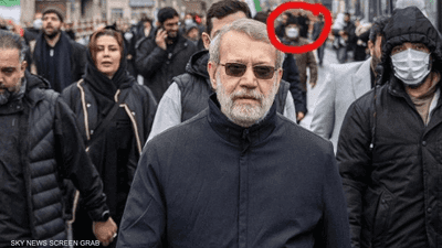 تنبأ بمقتل لاريجاني قبل أيام.. السبب "جاسوس" في خلفية الصورة