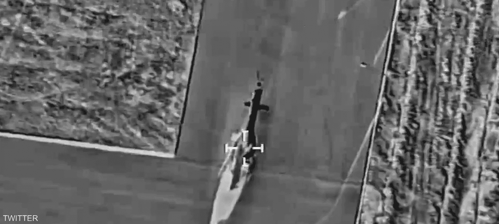 المروحية رابضة في مطار سنندج