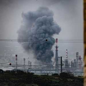 صاروخ أصاب مصفاة حيفا في إسرائيل