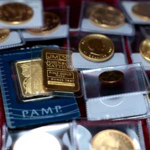 انخفض الذهب بأكثر من 3 دولارات في المعاملات الفورية