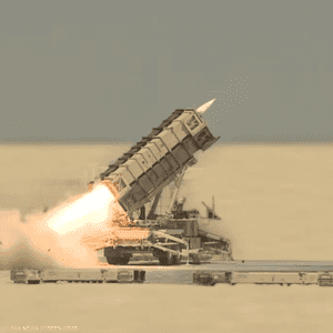 منظومات الدفاع مستمرة في مواجهة موجات من اعتداءات إيران