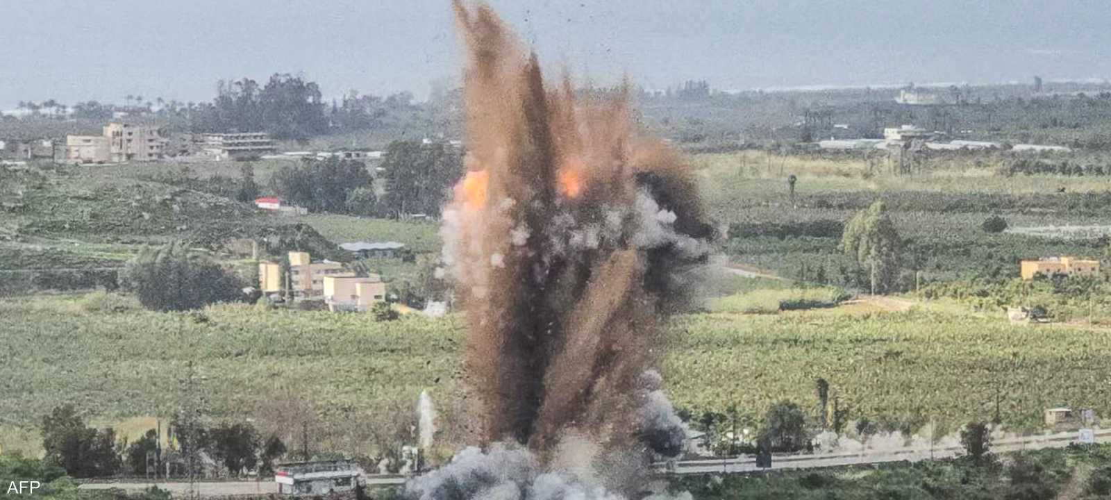 إسرائيل تشن غارات لتدمير عدد من الجسور جنوب لبنان