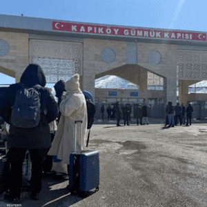 الحدود البرية هي السبيل الوحيد للدخول أو الخروج من إيران