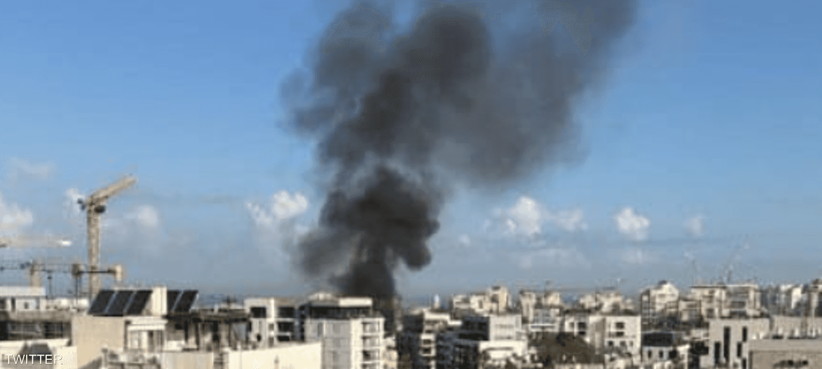 دخان يتصاعد بعد دوي انفجار في تل أبيب نشرت قبل قليل على إكس