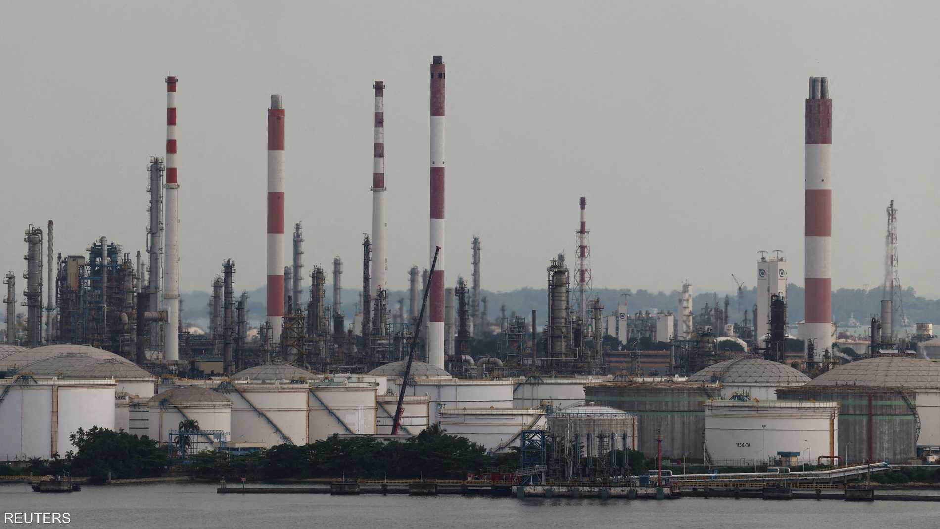 النفط يواصل الارتفاع مع اتساع رقعة حرب إيران