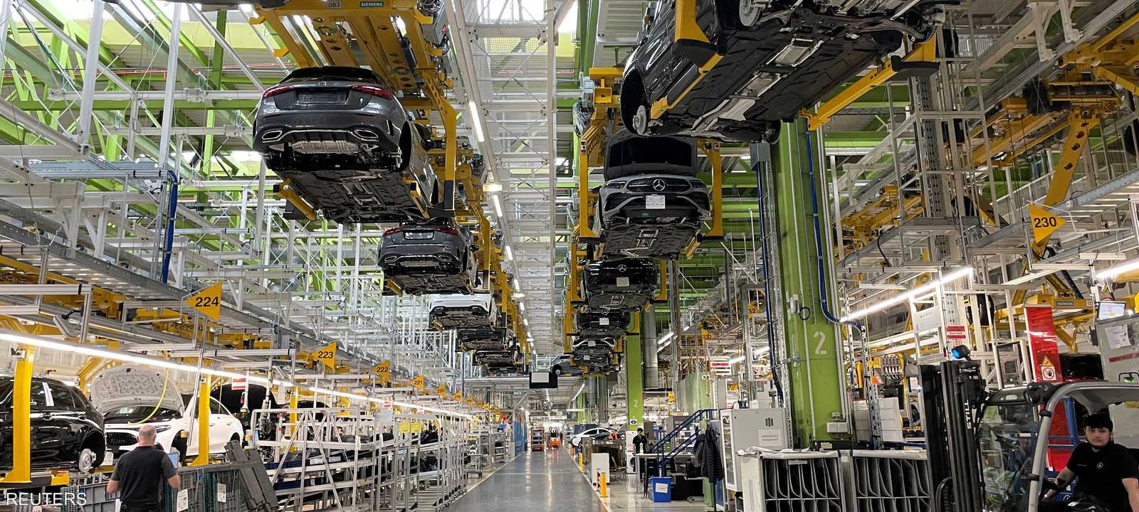 مصنع سيارات - ألمانيا