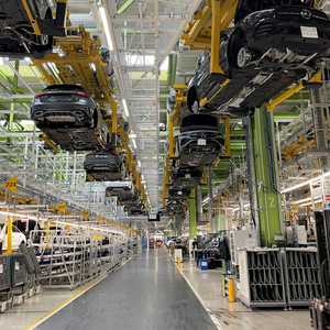 مصنع سيارات - ألمانيا