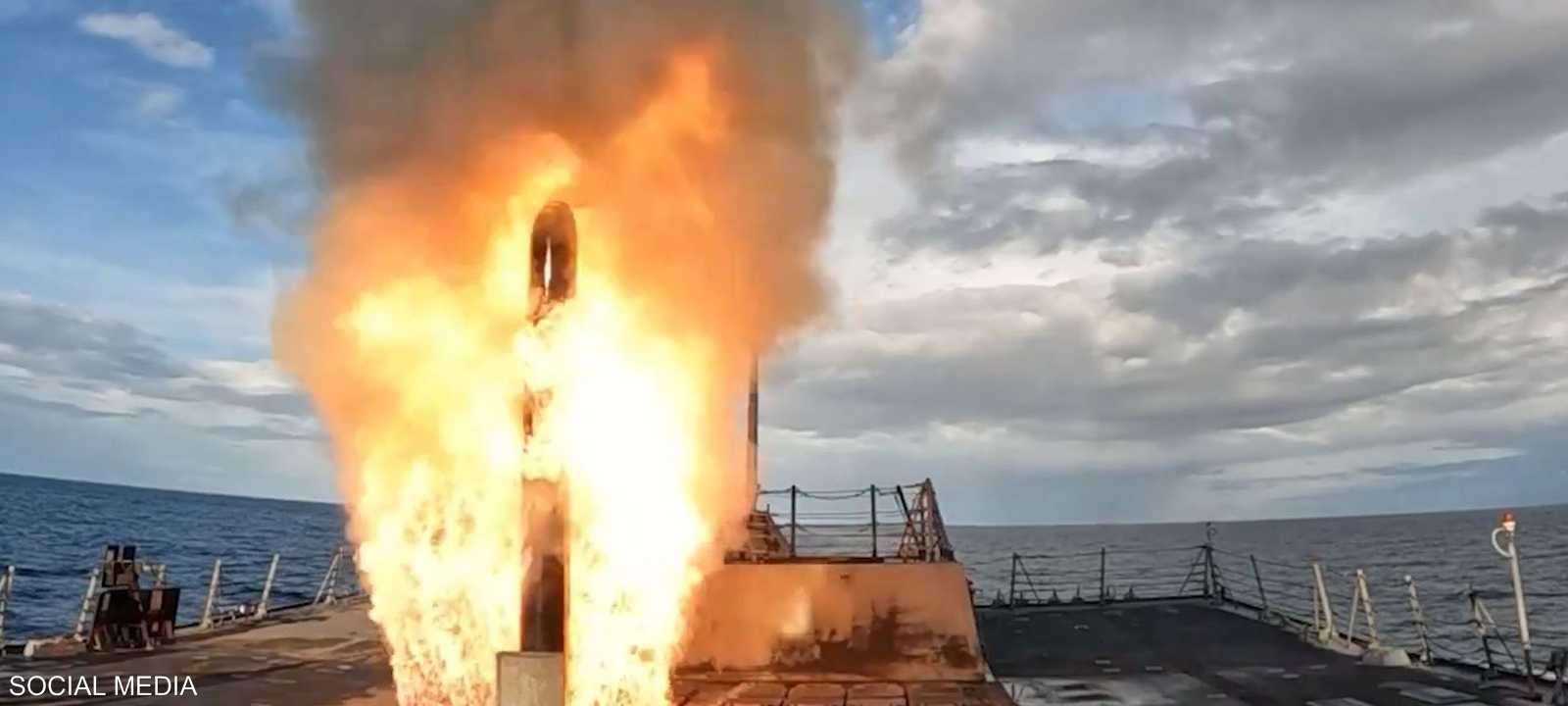 إطلاق صارويخ من سفينة أميركية على هدف إيراني