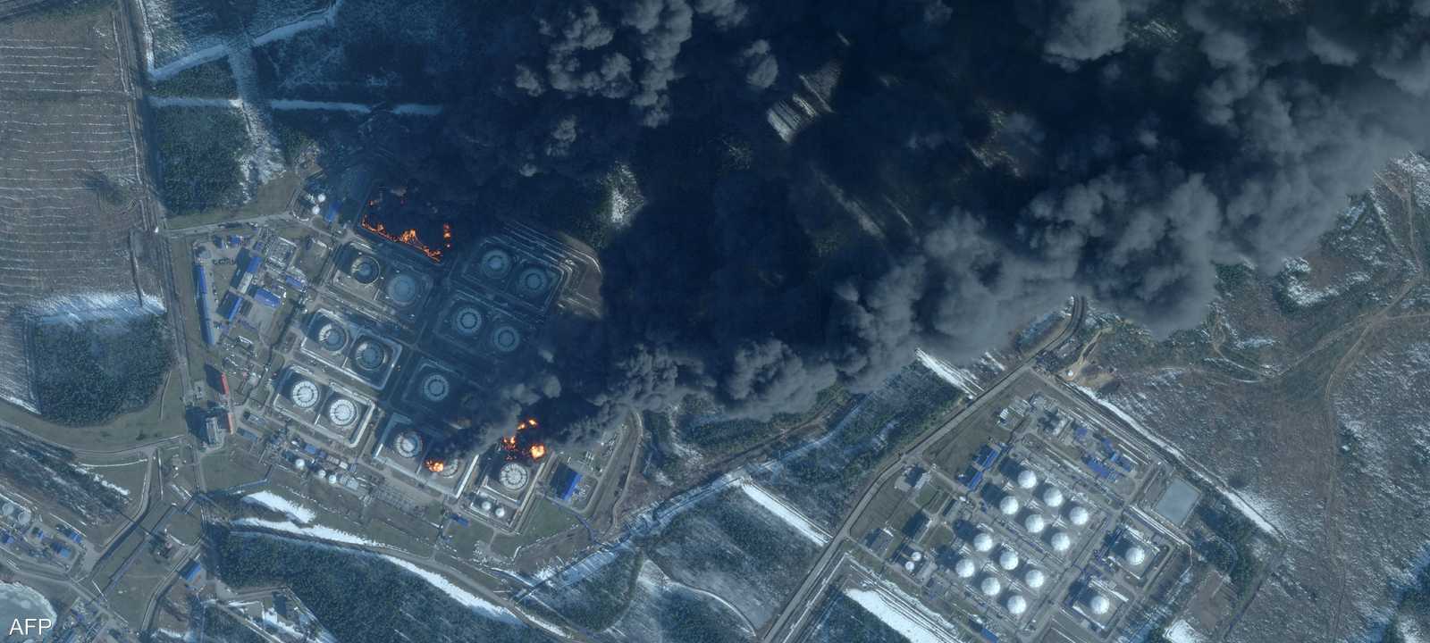 تصاعد الدخان من محطة النفط الروسية في بريمورسك