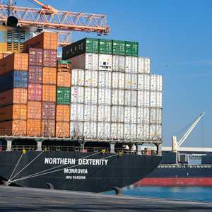 ميناء الشويخ تعرض لهجمات