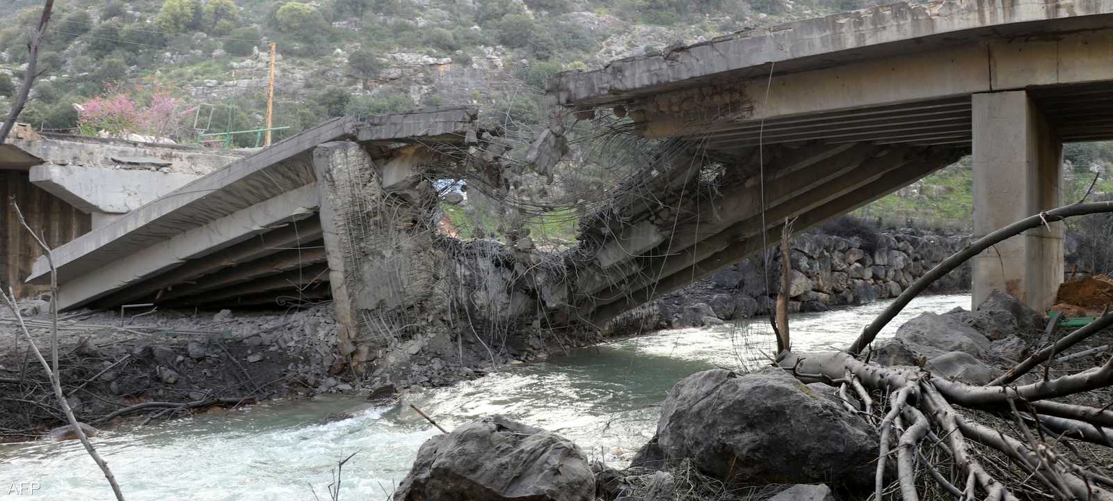 إسرائيل قصفت جسورا على نهر الليطاني