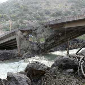 إسرائيل قصفت جسورا على نهر الليطاني