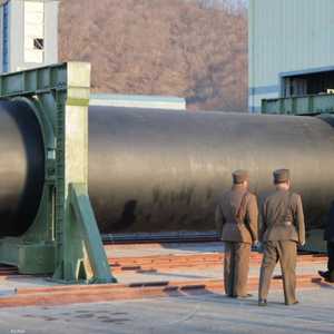 تتميز المحركات العاملة بالوقود الصلب بقدرتها على الدفع