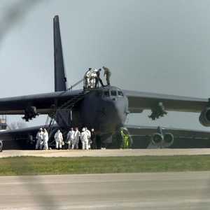 قاذفة بي 52 في قاعدة فيرفورد البريطانية