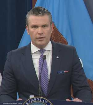 وزير الحرب الأميركي معلقا على دعم روسيا والصين لإيران