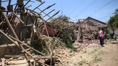 زلزال بقوة 7.8 درجات يهز إندويسيا وتحذير لـ3 دول من تسونامي