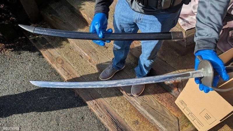 الشرطة عثرت على سيوف في منزل المتهم