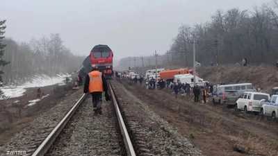 فيديو.. 22 جريحا إثر خروج قطار عن مساره في روسيا