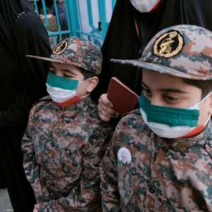 أطفال يرتدون زي الحرس الثوري الإيراني