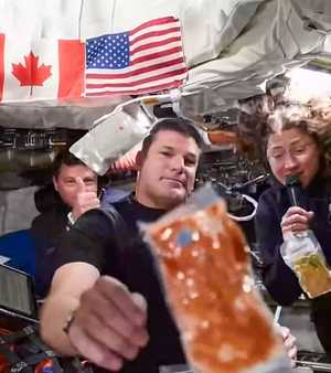 وكالة ناسا ترسل أطعمة متنوعة لرواد الفضاء منها الكسكس