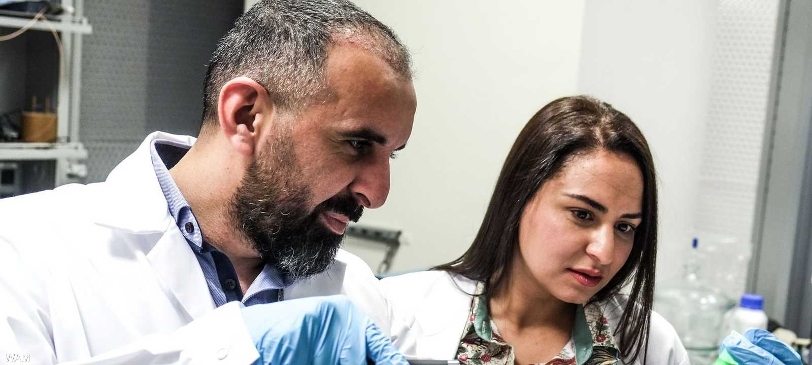 الباحثون طوروا جزيئات ذكية قادرة على رصد الأورام السرطانية