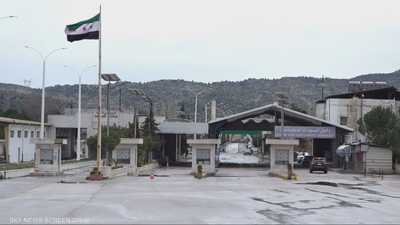 قرابة 450 شاحنة عالقة بين سوريا ولبنان