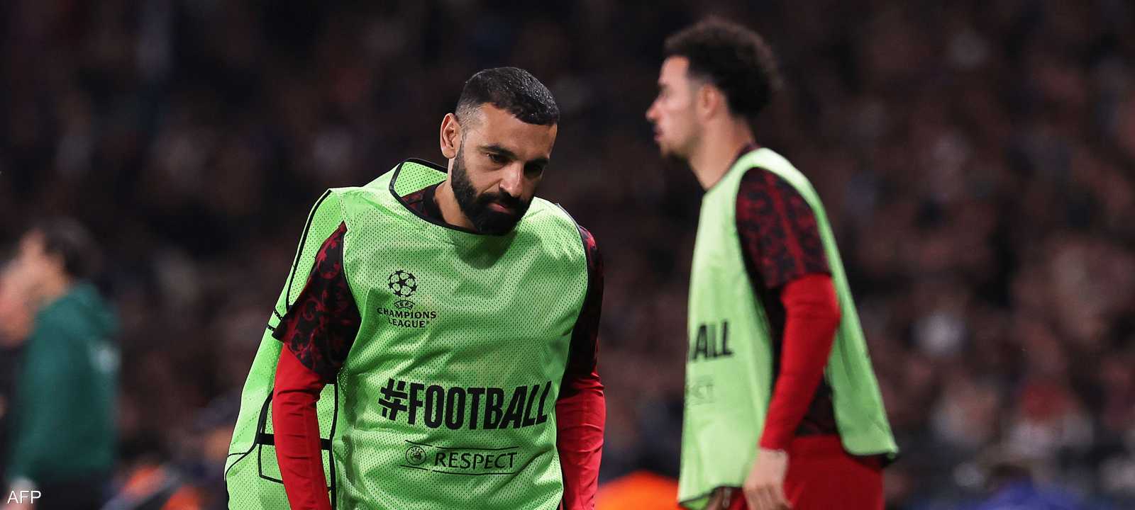 محمد صلاح يقوم بالإحماء في باريس
