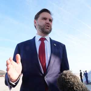 فانس قبل الانطلاق للمحادثات الأولى