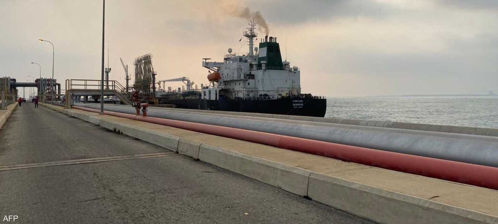 ناقلة نفط تحمل علم إيران في ميناء بفنزويلا.. أرشيفية
